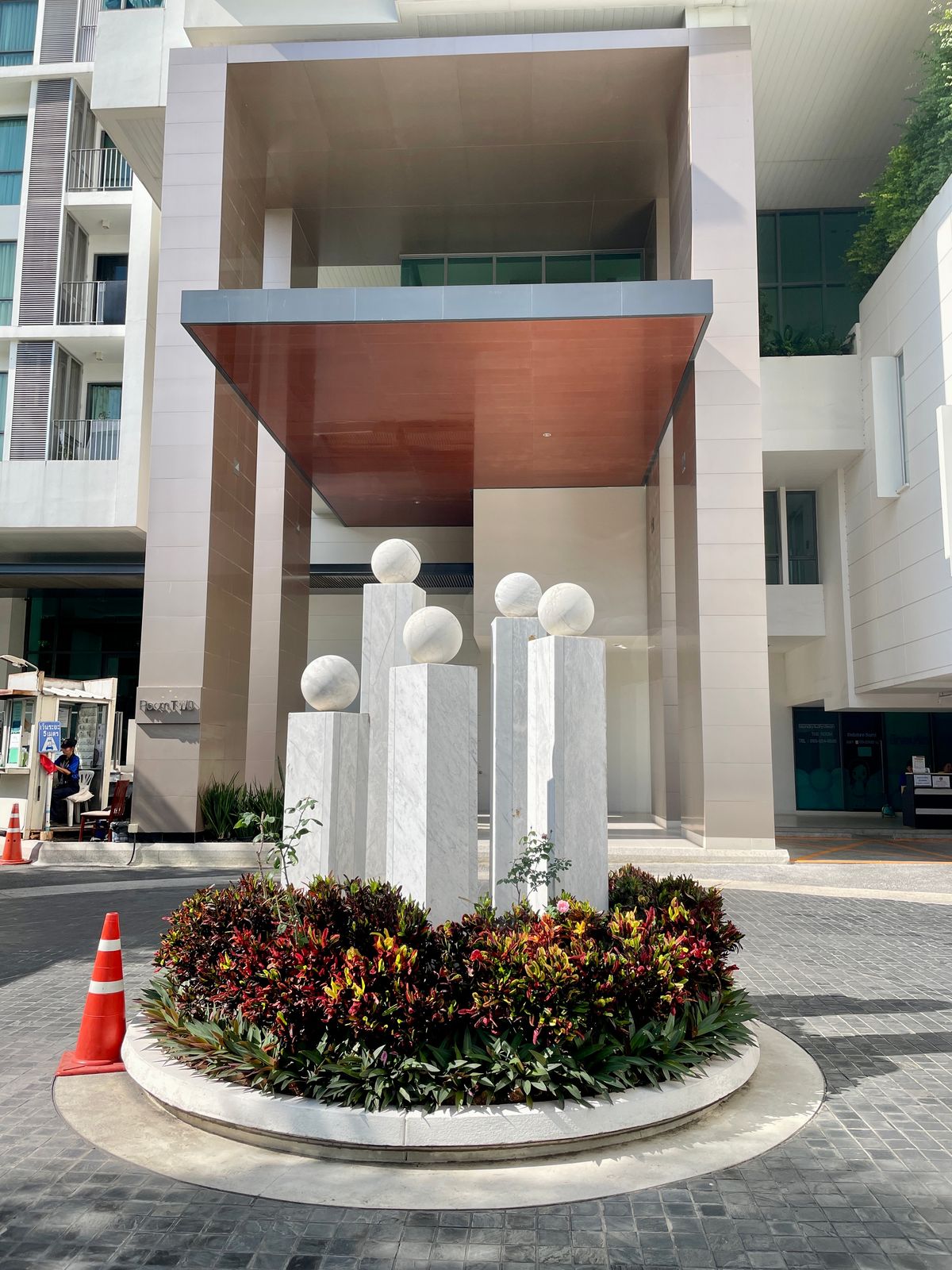 For RentCondoOnnut, Udomsuk : 🔥 For Rent the Room Sukhumvit 62 (Swimming Pool view room) next to BTS Punnawithi 0 meters.