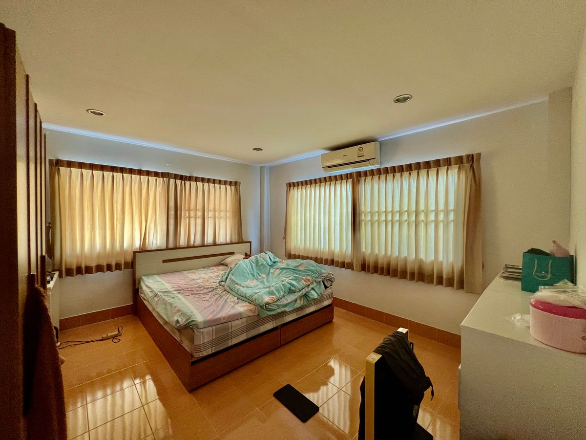 ขายบ้านเกษตร นวมินทร์ ลาดปลาเค้า : ขายบ้านเดี่ยว 3 ชั้น ทำเลทองสุคนธสวัสดิ์ พร้อมพื้นที่สวนขนาดใหญ่ เหมาะสำหรับครอบครัวใหญ่ ใกล้โรงเรียนสตรีวิทยา 2 และสิ่งอำนวยความสะดวกครบครัน