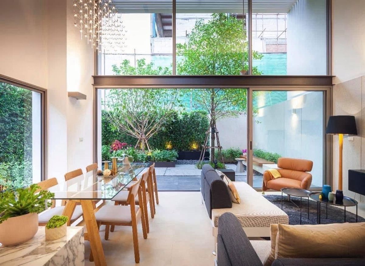 ทาวน์โฮมมีนบุรี-ร่มเกล้า : ขาย Home office 3.5 ชั้น โครงการ Dhepa Ramkhamhaeng 118 ขนาด 295 Sq.m 3 bed 4 bath เพียง 17.9 MB (Rent 95,000)