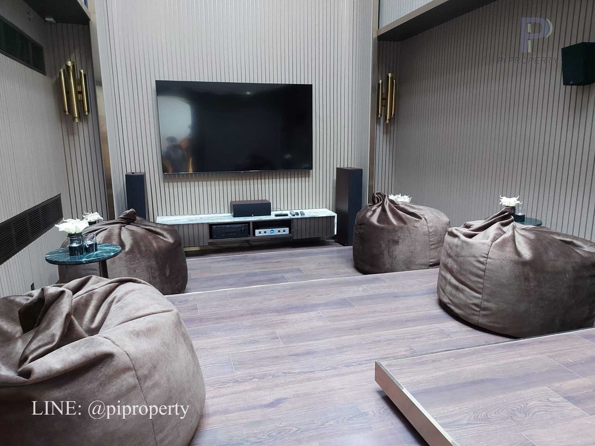 For SaleCondoOnnut, Udomsuk : Discover a fantastic opportunity to own a profitable asset in one of Bangkok's most dynamic neighborhoods. This stylish condo unit at QUINN Sukhumvit 101 offers not just a great home, but a smart investment with a proven rental income.