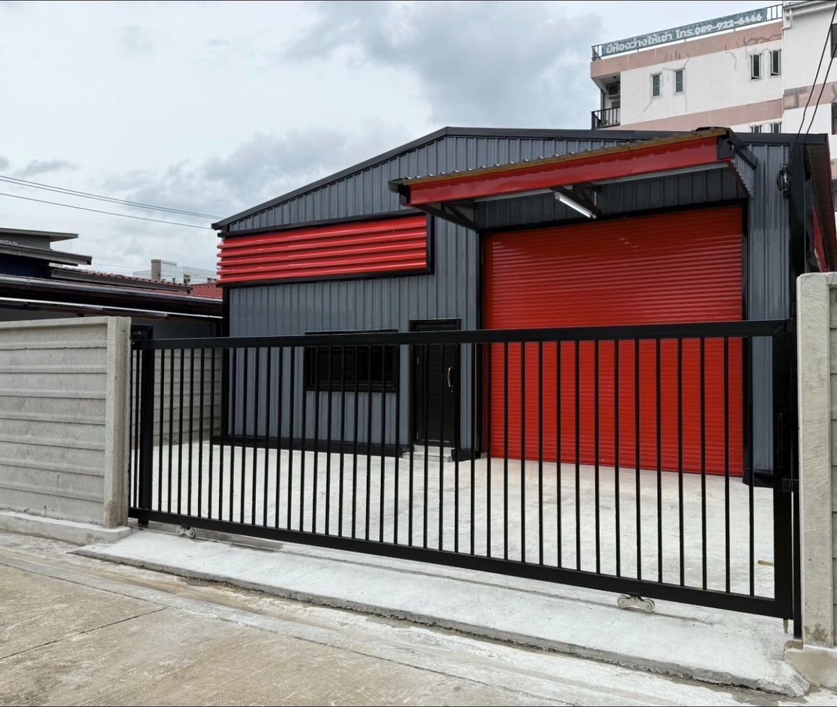 For RentWarehouseChokchai 4, Ladprao 71, Ladprao 48, : Rental of Ladprao, Wang Hin, newly built, 300 sqm. Ready to use a large car in and out.