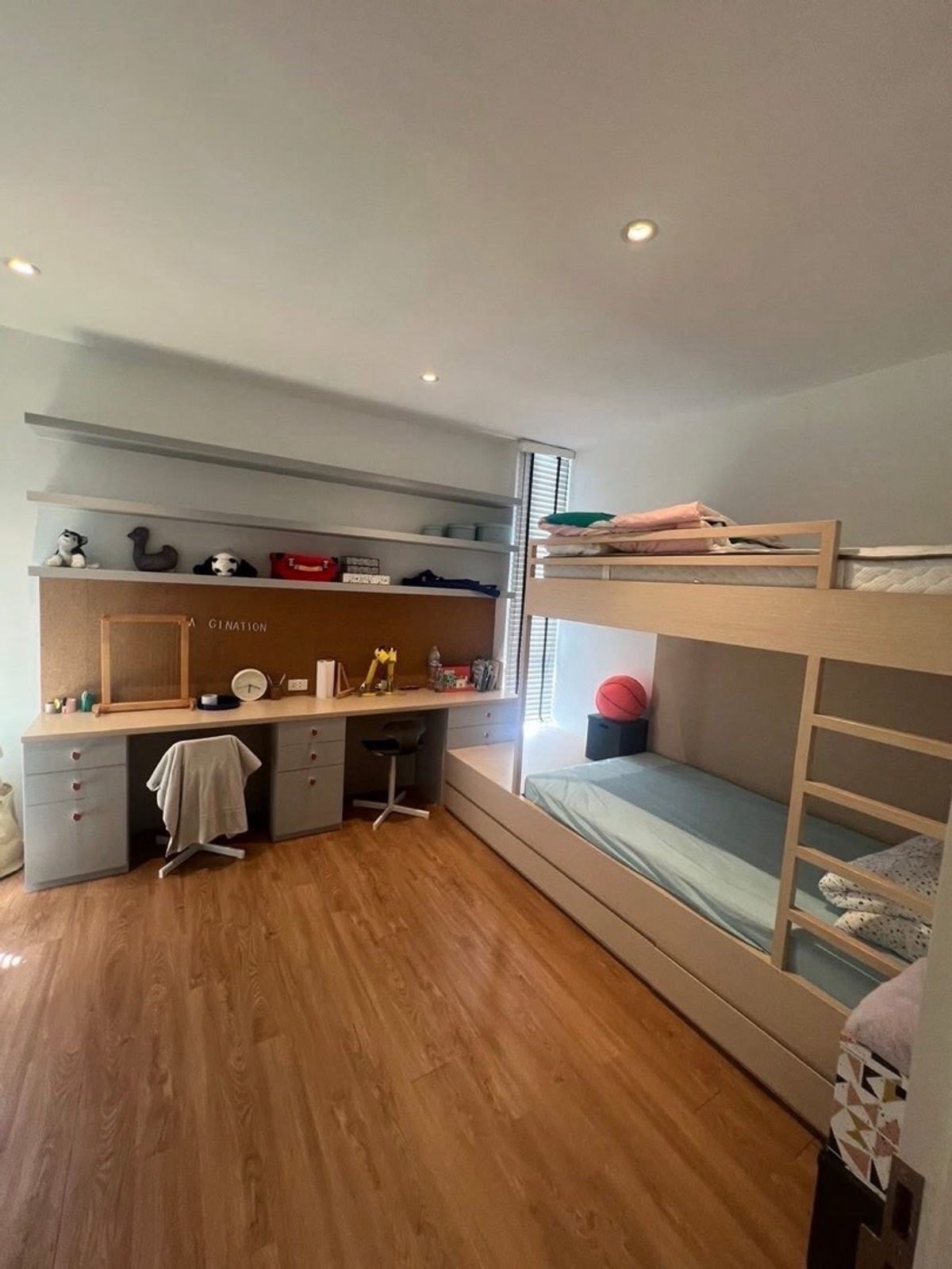 ทาวน์โฮมมีนบุรี-ร่มเกล้า : ขาย Home office 3.5 ชั้น โครงการ Dhepa Ramkhamhaeng 118 ขนาด 295 Sq.m 3 bed 4 bath เพียง 17.9 MB (Rent 95,000)