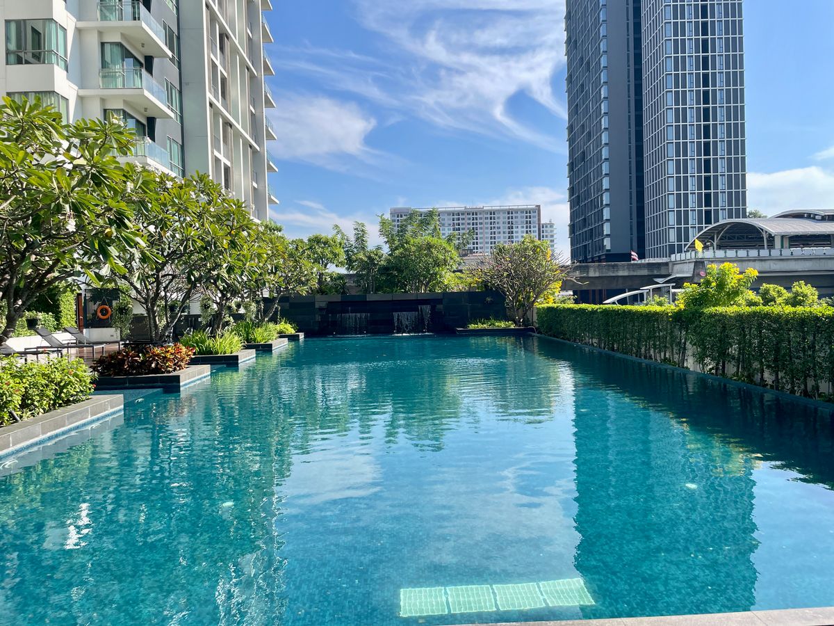 For RentCondoOnnut, Udomsuk : 🔥 For Rent the Room Sukhumvit 62 (Swimming Pool view room) next to BTS Punnawithi 0 meters.