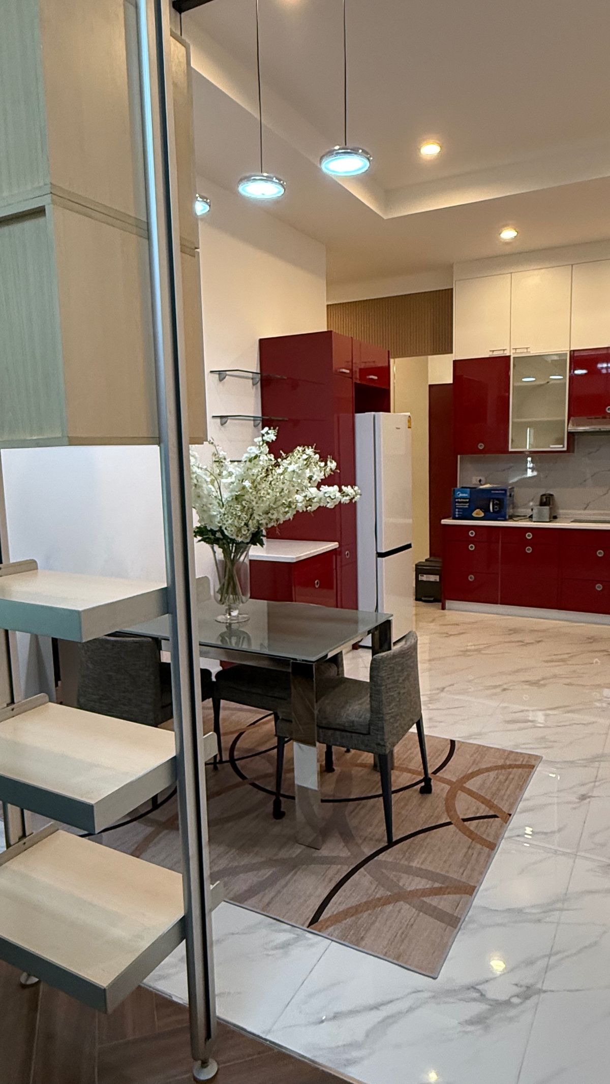 ขายคอนโดสีลม ศาลาแดง บางรัก : ขายคอนโด ติดโรงเรียนเซนโยเซฟ ติด BTS ศาลาแดง