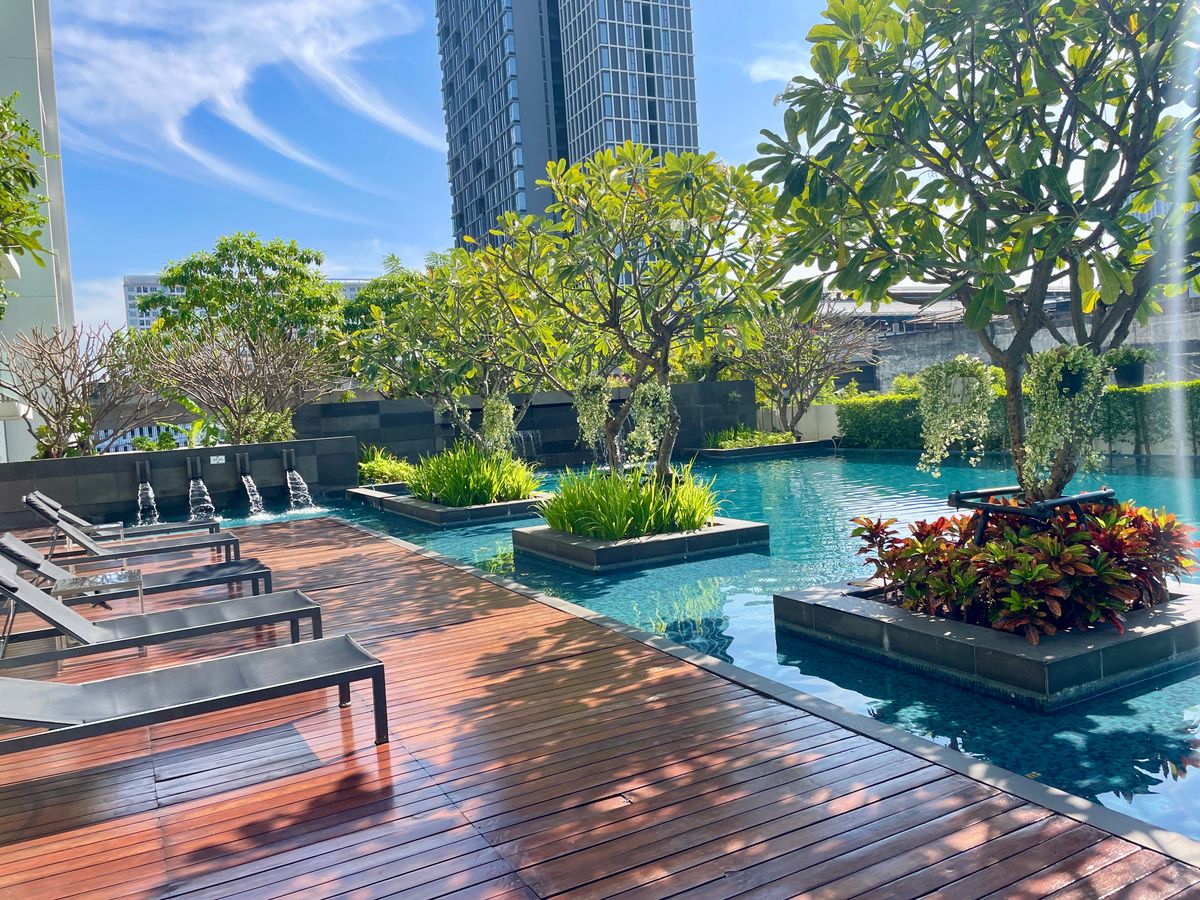 For RentCondoOnnut, Udomsuk : 🔥 For Rent the Room Sukhumvit 62 (Swimming Pool view room) next to BTS Punnawithi 0 meters.