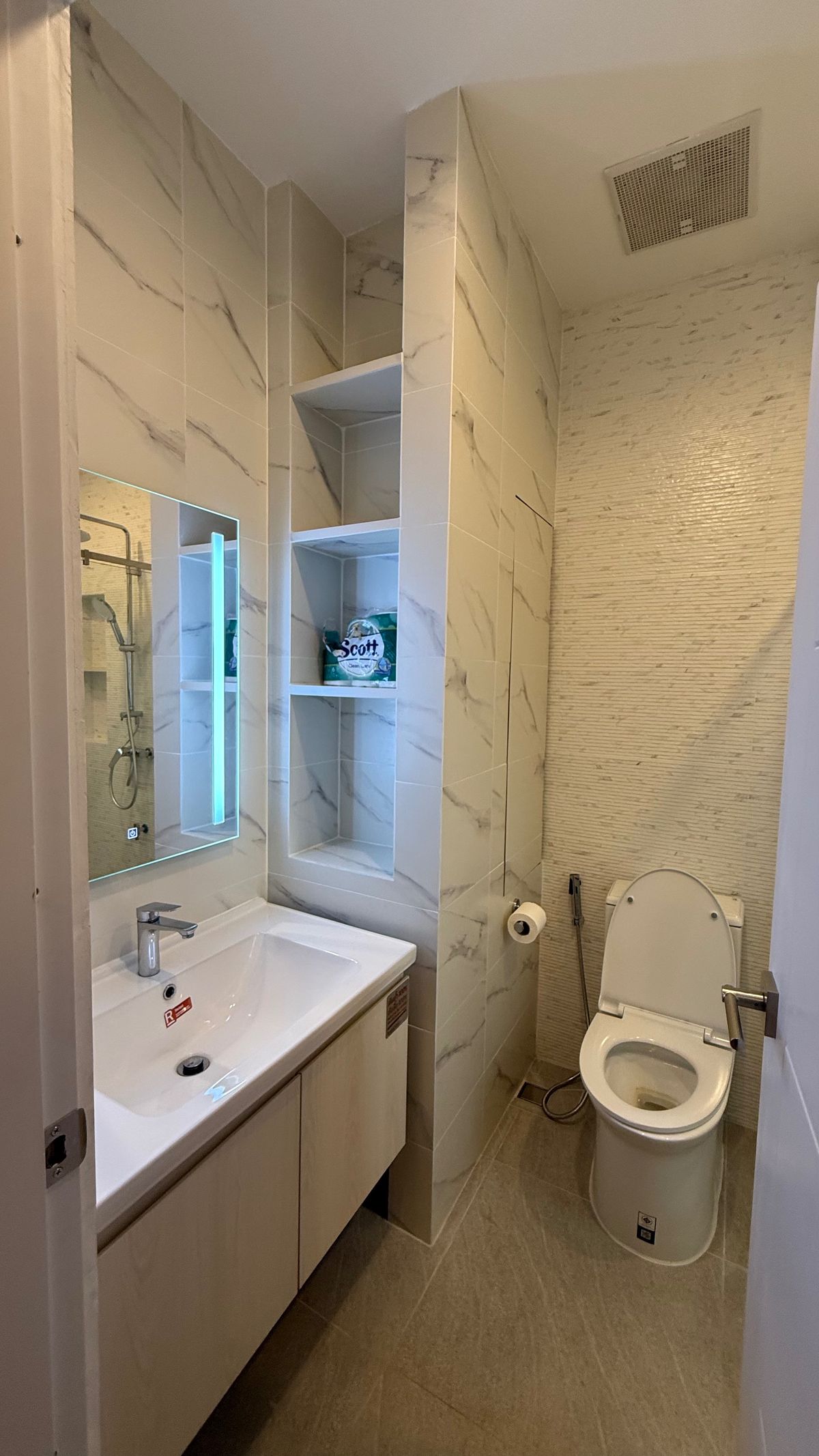 ขายคอนโดสีลม ศาลาแดง บางรัก : ขายคอนโด ติดโรงเรียนเซนโยเซฟ ติด BTS ศาลาแดง