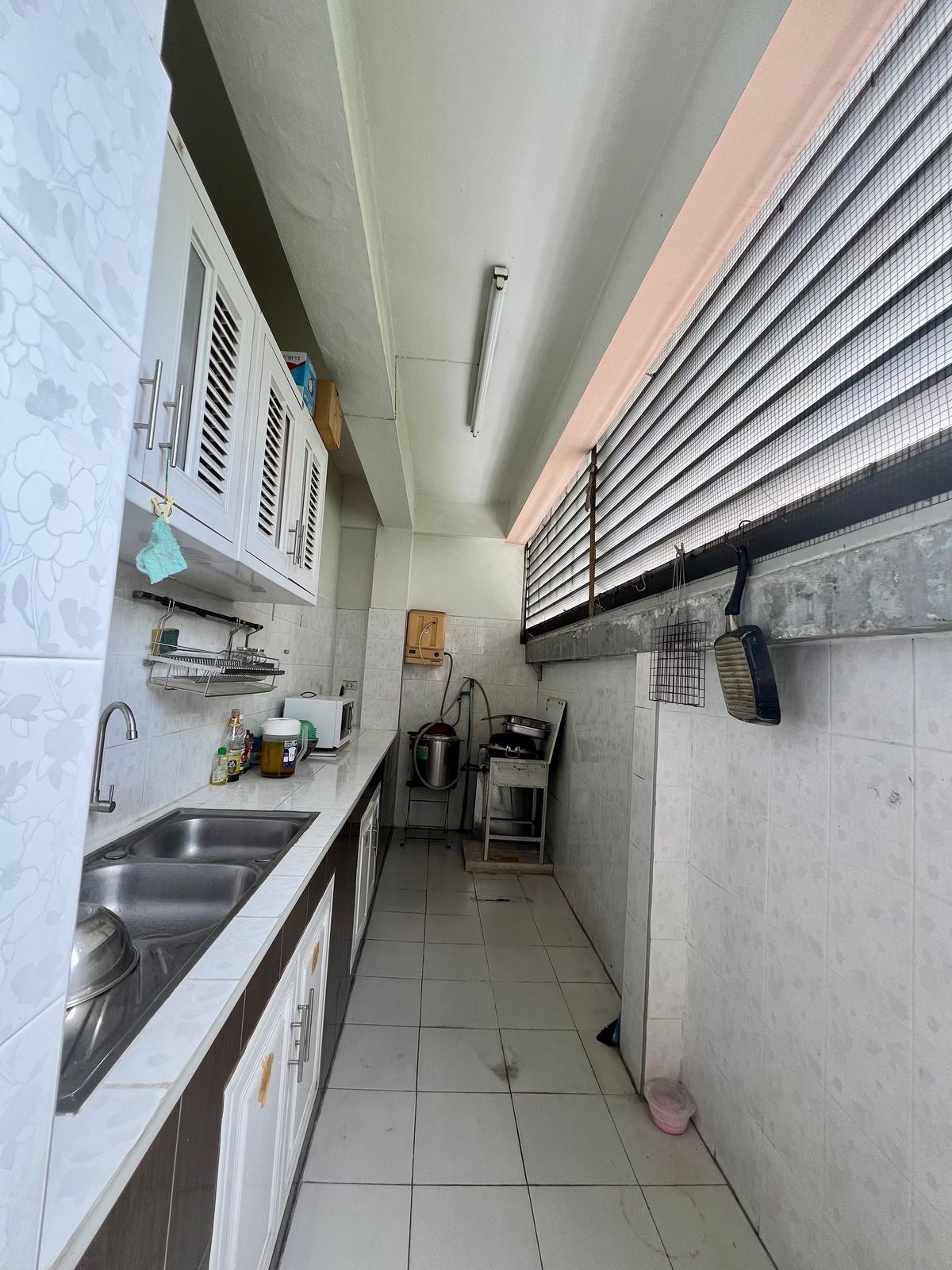 ขายบ้านเกษตร นวมินทร์ ลาดปลาเค้า : ขายบ้านเดี่ยว 3 ชั้น ทำเลทองสุคนธสวัสดิ์ พร้อมพื้นที่สวนขนาดใหญ่ เหมาะสำหรับครอบครัวใหญ่ ใกล้โรงเรียนสตรีวิทยา 2 และสิ่งอำนวยความสะดวกครบครัน