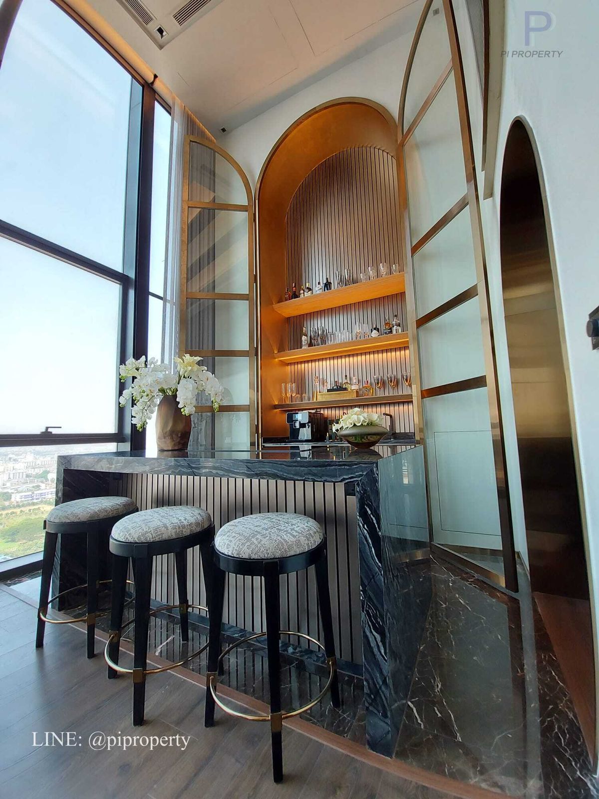 For SaleCondoOnnut, Udomsuk : Discover a fantastic opportunity to own a profitable asset in one of Bangkok's most dynamic neighborhoods. This stylish condo unit at QUINN Sukhumvit 101 offers not just a great home, but a smart investment with a proven rental income.