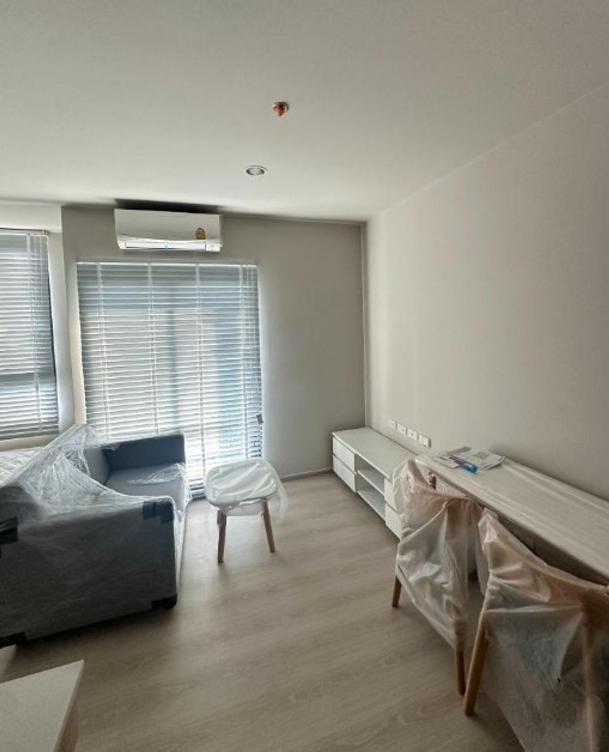 For RentCondoChaengwatana, Muangthong : have TV brand new room ,studio , 21st floor, opposite Pantip Ngamwongwan, next to the expressway, ready to move in