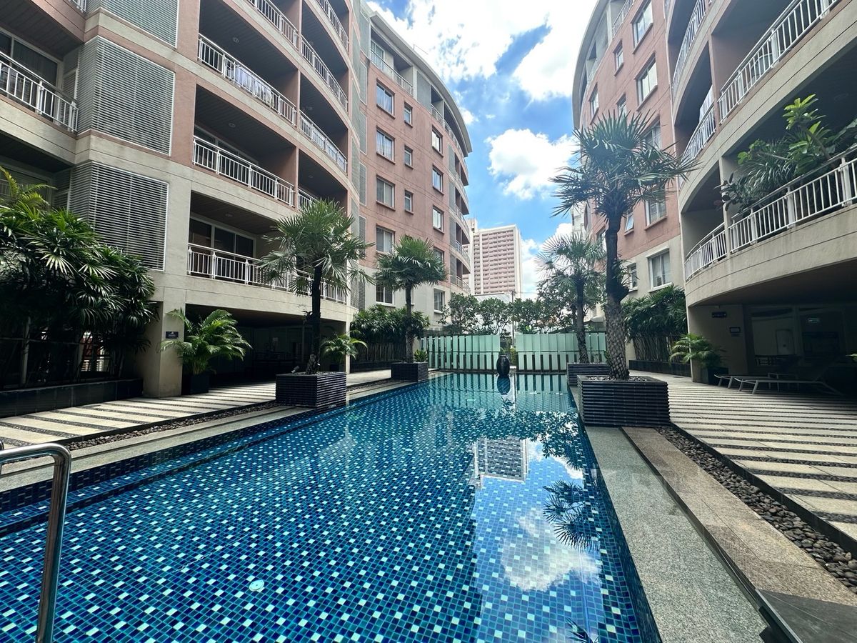 ขายคอนโดสุขุมวิท อโศก ทองหล่อ : ด่วนขายคอนโด 2 ห้องนอน ระเบียงใหญ่ วิวสระ ห้องมุม เงียบสงบเป็นส่วนตัว ยูนิตน้อย