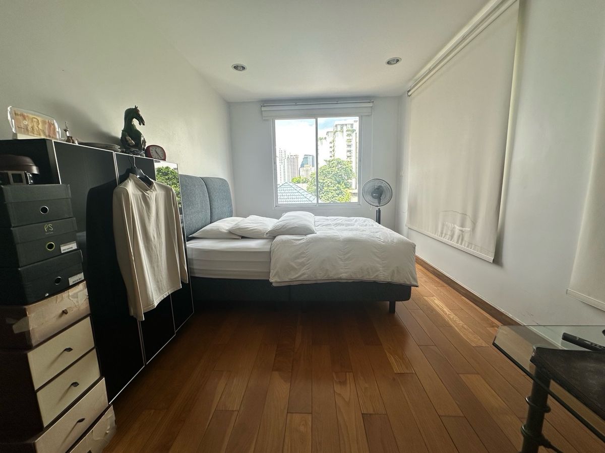 ขายคอนโดสุขุมวิท อโศก ทองหล่อ : ด่วนขายคอนโด 2 ห้องนอน ระเบียงใหญ่ วิวสระ ห้องมุม เงียบสงบเป็นส่วนตัว ยูนิตน้อย