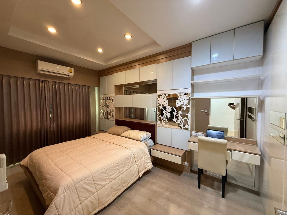 For RentTownhomeOnnut, Udomsuk : 🔴45,000 ฿ 🔴 🔴 𝐁𝐚𝐚𝐧 𝐌𝐮𝐚𝐧𝐠 𝟕𝟕┃ 𝟕𝟕┃ Baan Klang Mueang Sukhumvit 77 ✅ Near BTS Onnut is happy. Service 🙏 Interested to say hello (very fast answer): 📱 Property code 6809-1909📱: ID LINE:@bbcondo88
