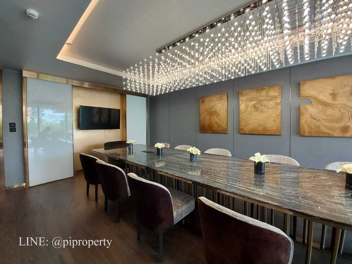 For SaleCondoOnnut, Udomsuk : Discover a fantastic opportunity to own a profitable asset in one of Bangkok's most dynamic neighborhoods. This stylish condo unit at QUINN Sukhumvit 101 offers not just a great home, but a smart investment with a proven rental income.