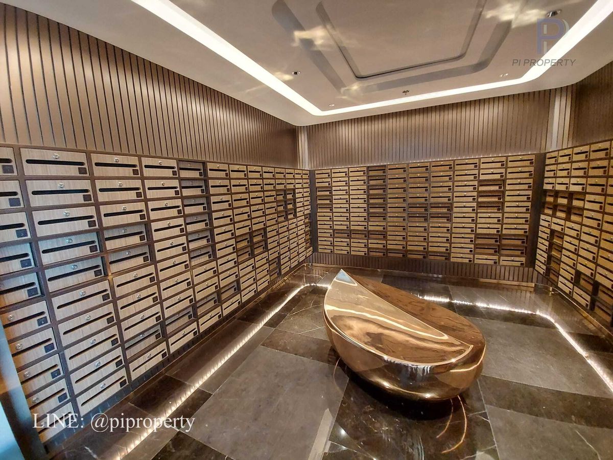 For SaleCondoOnnut, Udomsuk : Discover a fantastic opportunity to own a profitable asset in one of Bangkok's most dynamic neighborhoods. This stylish condo unit at QUINN Sukhumvit 101 offers not just a great home, but a smart investment with a proven rental income.