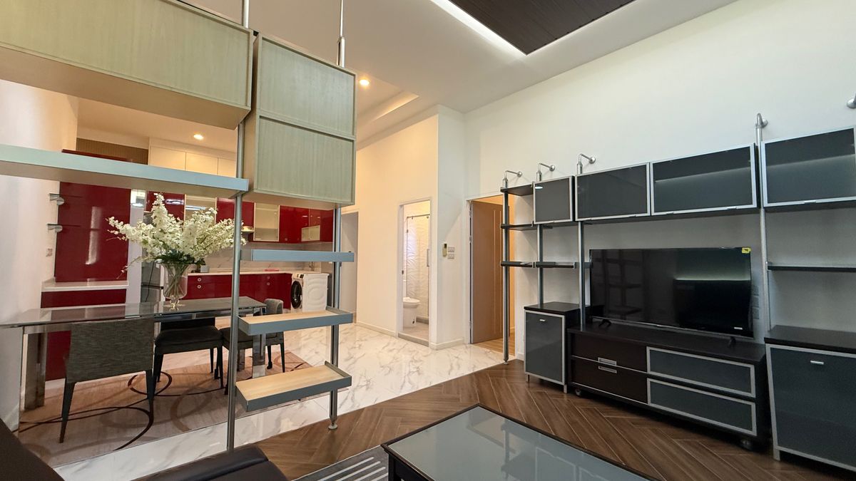 For SaleCondoSilom, Saladaeng, Bangrak : Apartment for sale, next to St. Joseph Convent (Silom)