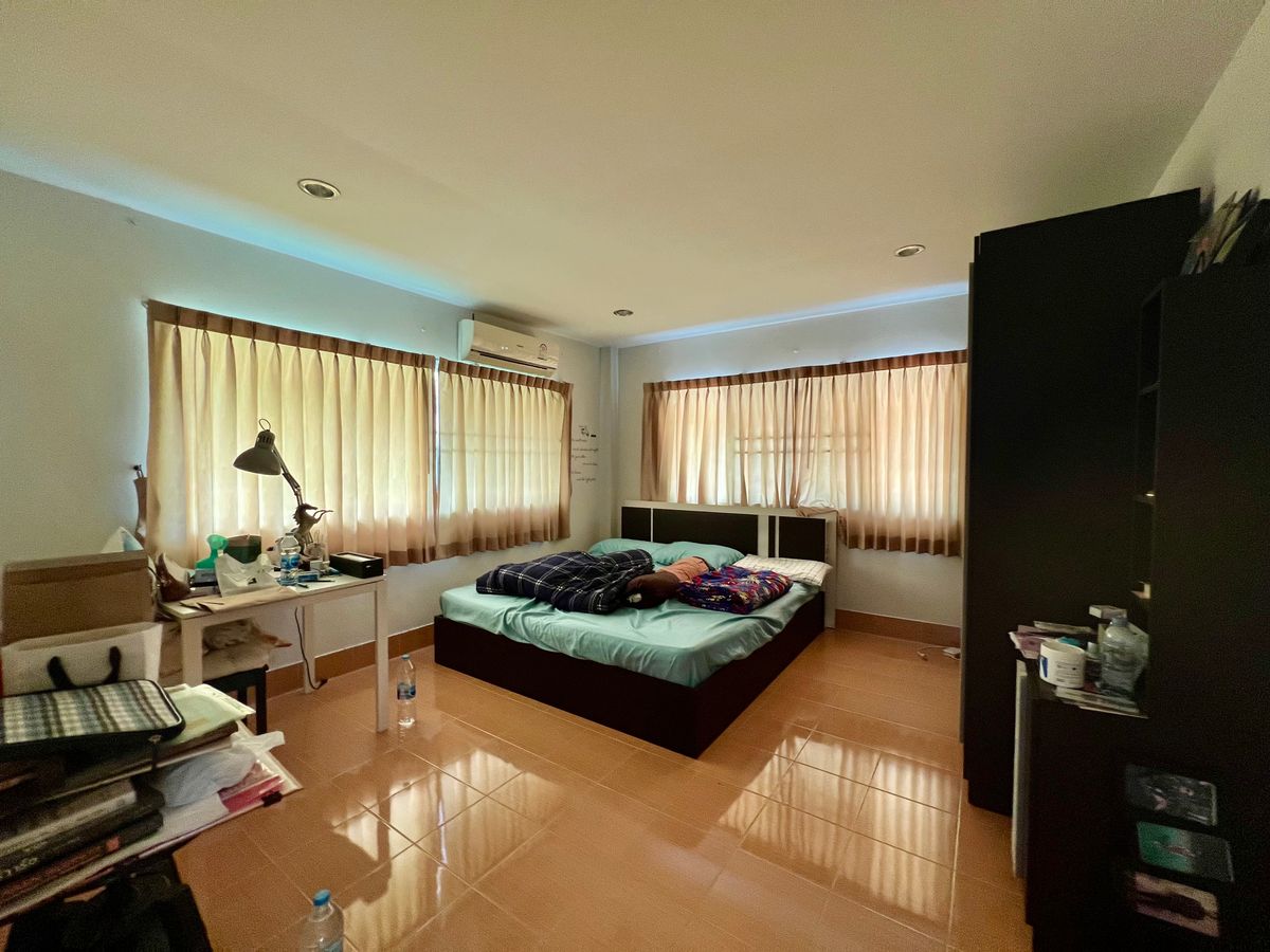 ขายบ้านเกษตร นวมินทร์ ลาดปลาเค้า : ขายบ้านเดี่ยว 3 ชั้น ทำเลทองสุคนธสวัสดิ์ พร้อมพื้นที่สวนขนาดใหญ่ เหมาะสำหรับครอบครัวใหญ่ ใกล้โรงเรียนสตรีวิทยา 2 และสิ่งอำนวยความสะดวกครบครัน