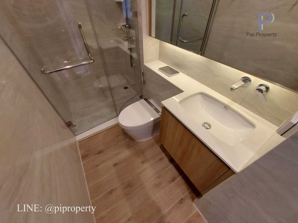 For SaleCondoOnnut, Udomsuk : Discover a fantastic opportunity to own a profitable asset in one of Bangkok's most dynamic neighborhoods. This stylish condo unit at QUINN Sukhumvit 101 offers not just a great home, but a smart investment with a proven rental income.