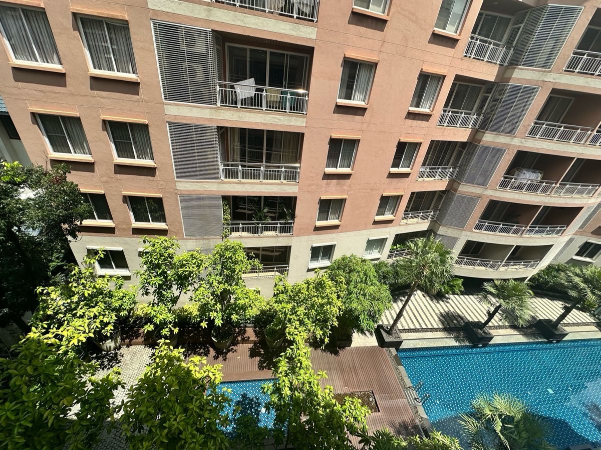 ขายคอนโดสุขุมวิท อโศก ทองหล่อ : ด่วนขายคอนโด 2 ห้องนอน ระเบียงใหญ่ วิวสระ ห้องมุม เงียบสงบเป็นส่วนตัว ยูนิตน้อย