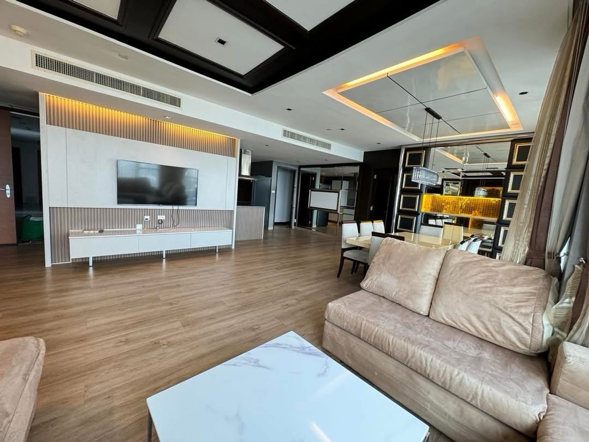 For SaleCondoSukhumvit, Asoke, Thonglor : 🐶😻 Condo for sale Fullerton Sukhumvit, size 152.40 SQ.M 3 Bed 4 Bath, can park 2 cars, only 34.9 MB only !!