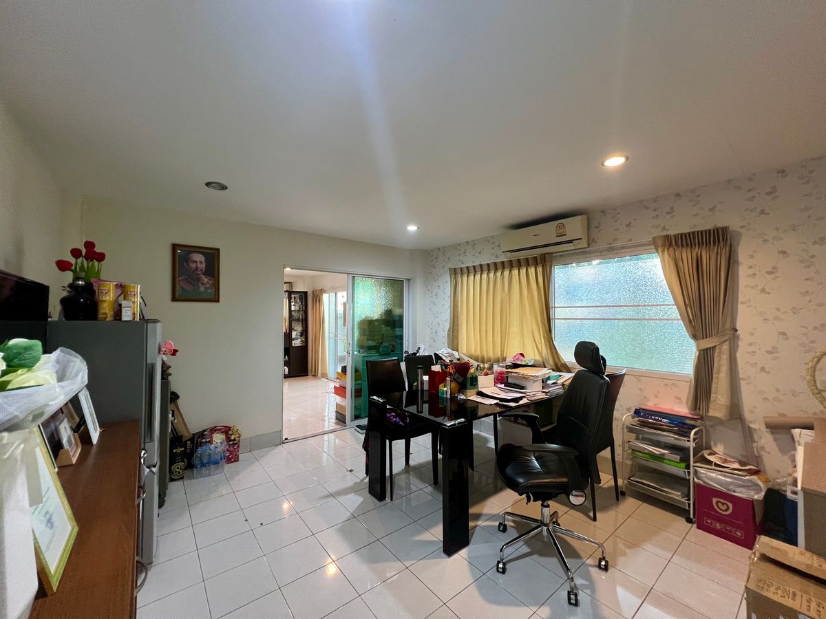 ขายบ้านเกษตร นวมินทร์ ลาดปลาเค้า : ขายบ้านเดี่ยว 3 ชั้น ทำเลทองสุคนธสวัสดิ์ พร้อมพื้นที่สวนขนาดใหญ่ เหมาะสำหรับครอบครัวใหญ่ ใกล้โรงเรียนสตรีวิทยา 2 และสิ่งอำนวยความสะดวกครบครัน