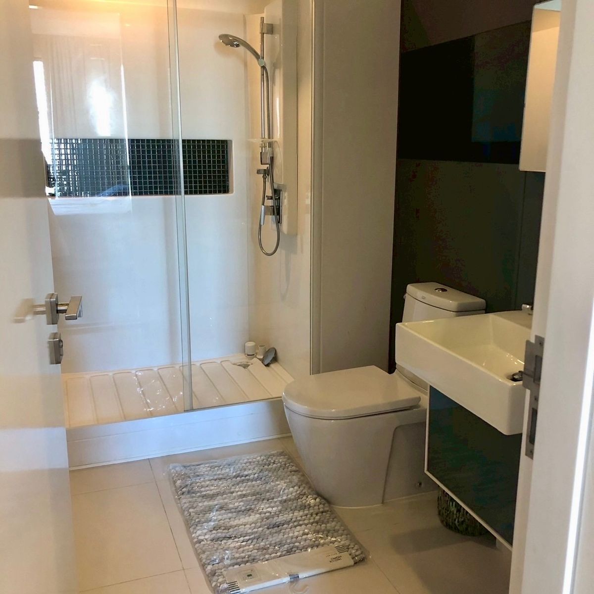 For RentCondoOnnut, Udomsuk : 🔥 For Rent the Room Sukhumvit 62 (Swimming Pool view room) next to BTS Punnawithi 0 meters.