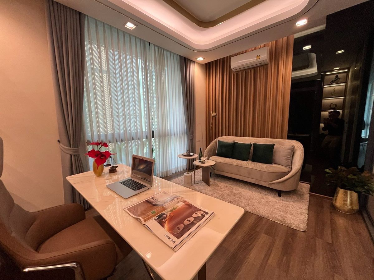 For SaleHome OfficeRamkhamhaeng, Hua Mak : 5 -storey home office for sale with private elevators in Ramkhamhaeng area with 6 parking spaces. Very good location, near Thonglor International School, Ekkamai, Golf Course, Sports Investment Camp today. Worth the long -term. Will buy and rent Or is it 