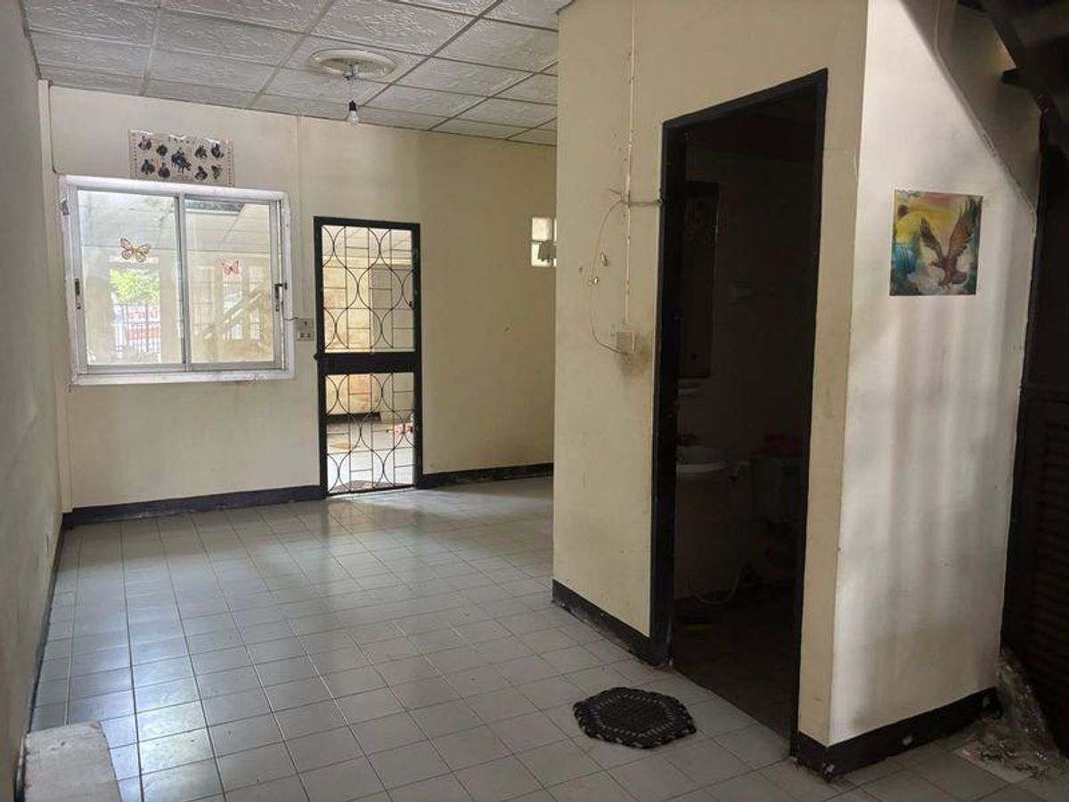 For SaleTownhomePathum Thani,Rangsit, Thammasat : Me250210 Wow house location! Tangible price Busarin Rangsit Village - Khlong 2 Lam Luk Ka