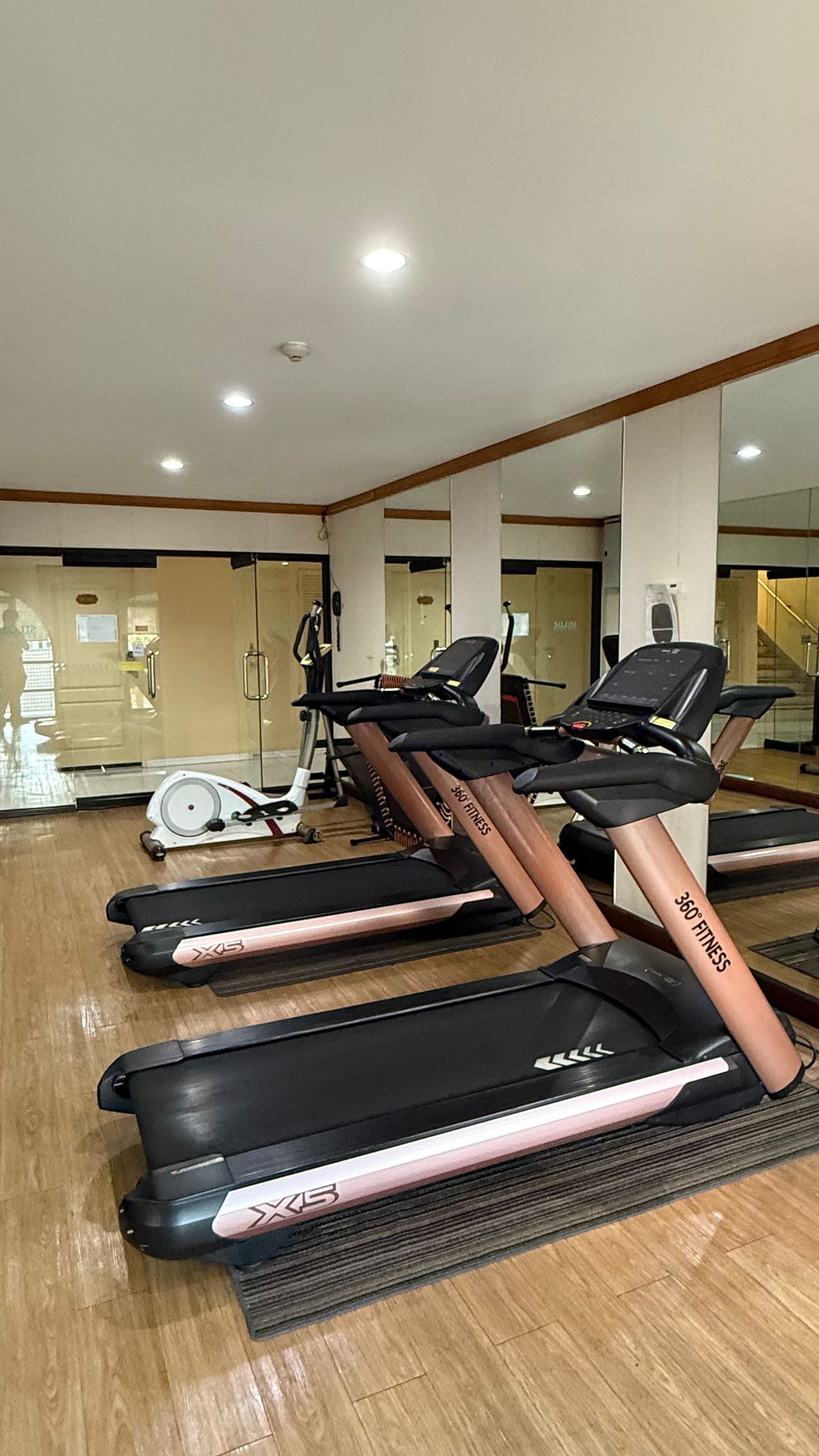 ขายคอนโดสีลม ศาลาแดง บางรัก : ขายคอนโด ติดโรงเรียนเซนโยเซฟ ติด BTS ศาลาแดง