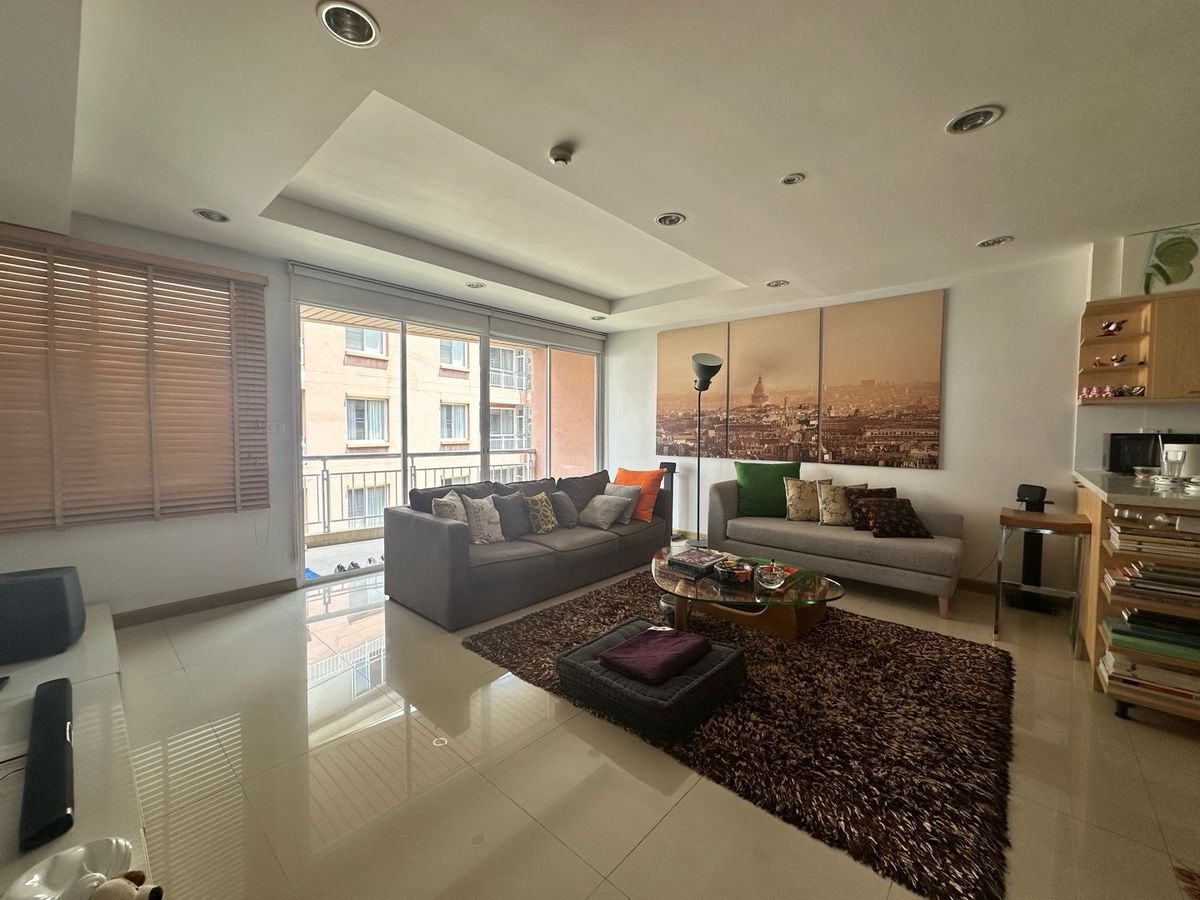 ขายคอนโดสุขุมวิท อโศก ทองหล่อ : ด่วนขายคอนโด 2 ห้องนอน ระเบียงใหญ่ วิวสระ ห้องมุม เงียบสงบเป็นส่วนตัว ยูนิตน้อย