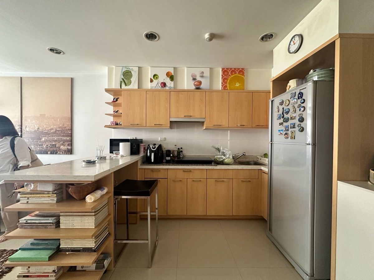 ขายคอนโดสุขุมวิท อโศก ทองหล่อ : ด่วนขายคอนโด 2 ห้องนอน ระเบียงใหญ่ วิวสระ ห้องมุม เงียบสงบเป็นส่วนตัว ยูนิตน้อย