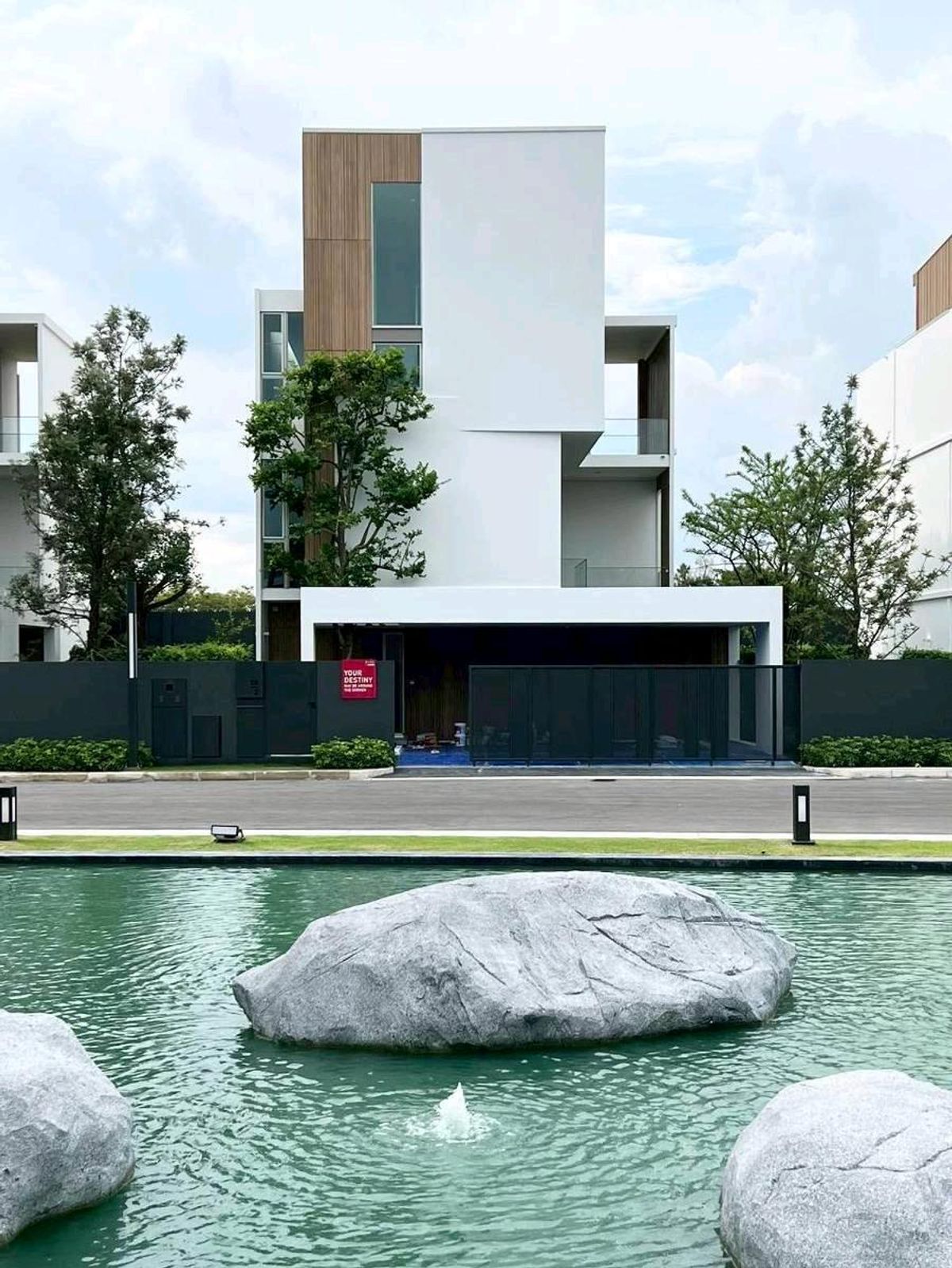 For RentHousePattanakan, Srinakarin : Rent #Single house, Village, Village, Rama 9, Krungthep Kreetha Road #Near the Rama 9 #The Krungthep Kreetha area