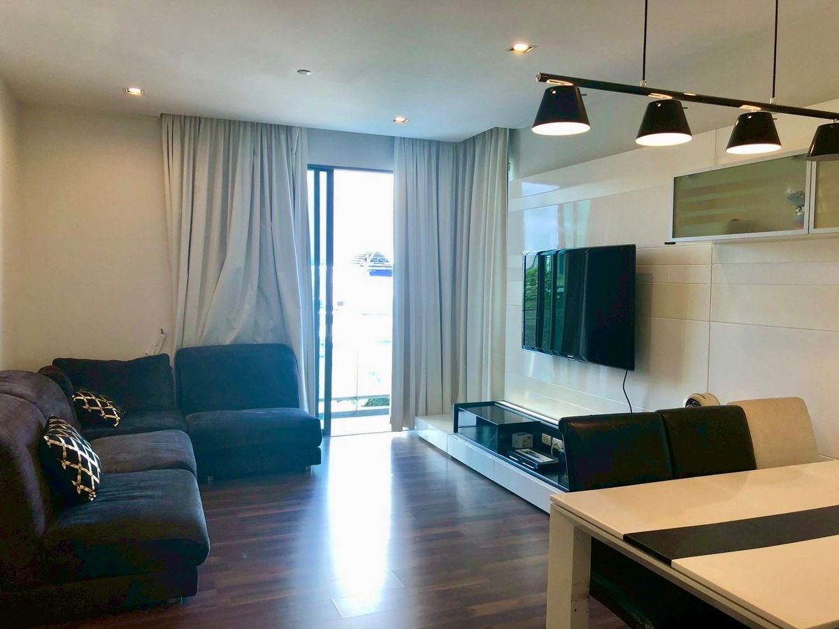 For RentCondoOnnut, Udomsuk : 🔥 For Rent the Room Sukhumvit 62 (Swimming Pool view room) next to BTS Punnawithi 0 meters.