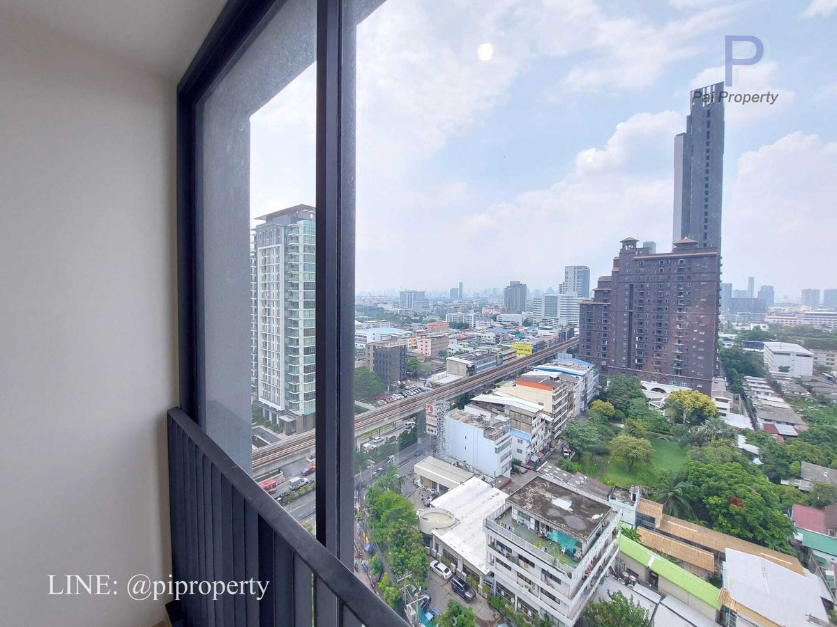 For SaleCondoOnnut, Udomsuk : Discover a fantastic opportunity to own a profitable asset in one of Bangkok's most dynamic neighborhoods. This stylish condo unit at QUINN Sukhumvit 101 offers not just a great home, but a smart investment with a proven rental income.