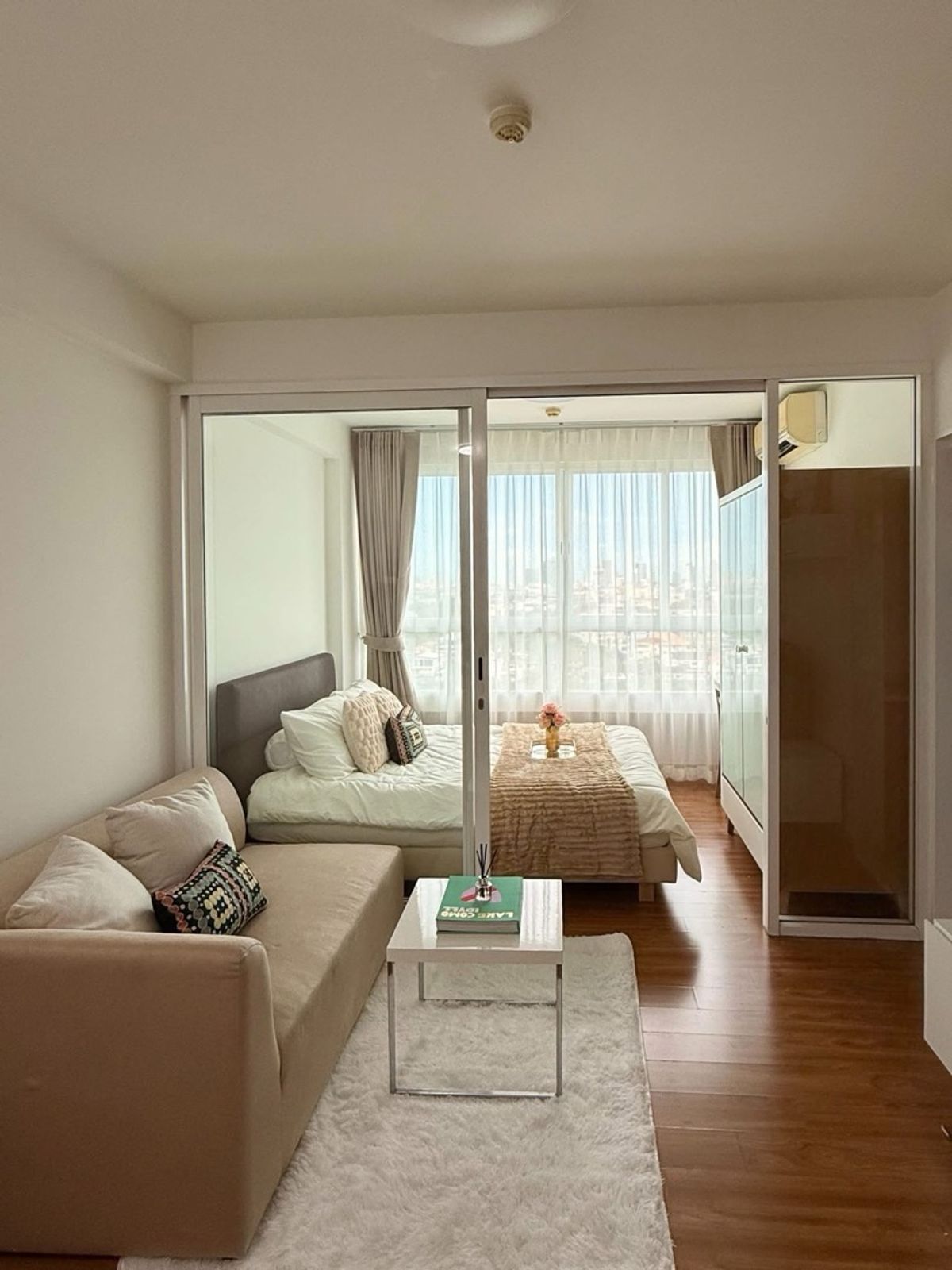 For RentCondoRama9, Petchburi, RCA : I-biza condo 15,000/month