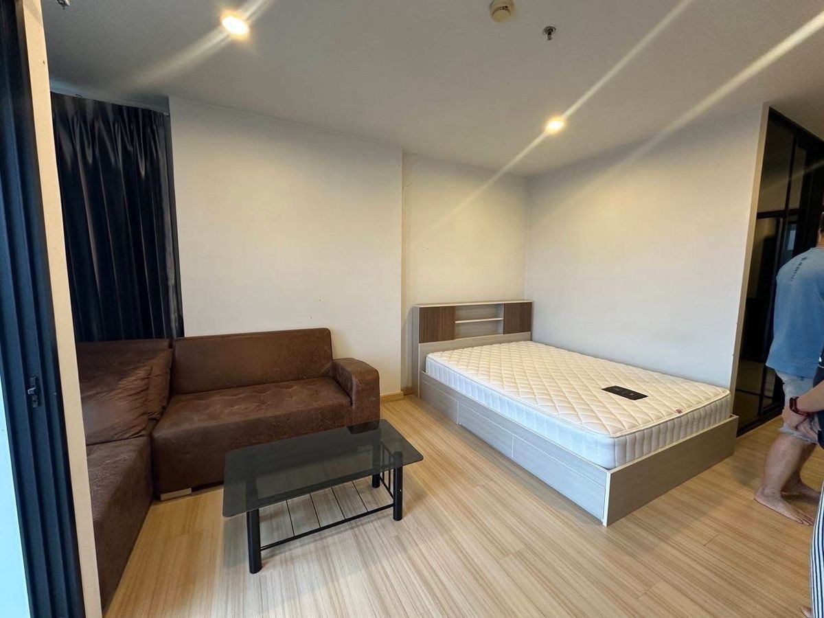 For RentCondoBang kae, Phetkasem : Condo near MRT only 10 m, at a great value of only 10,000 baht/month. This condo is fast. 🔥