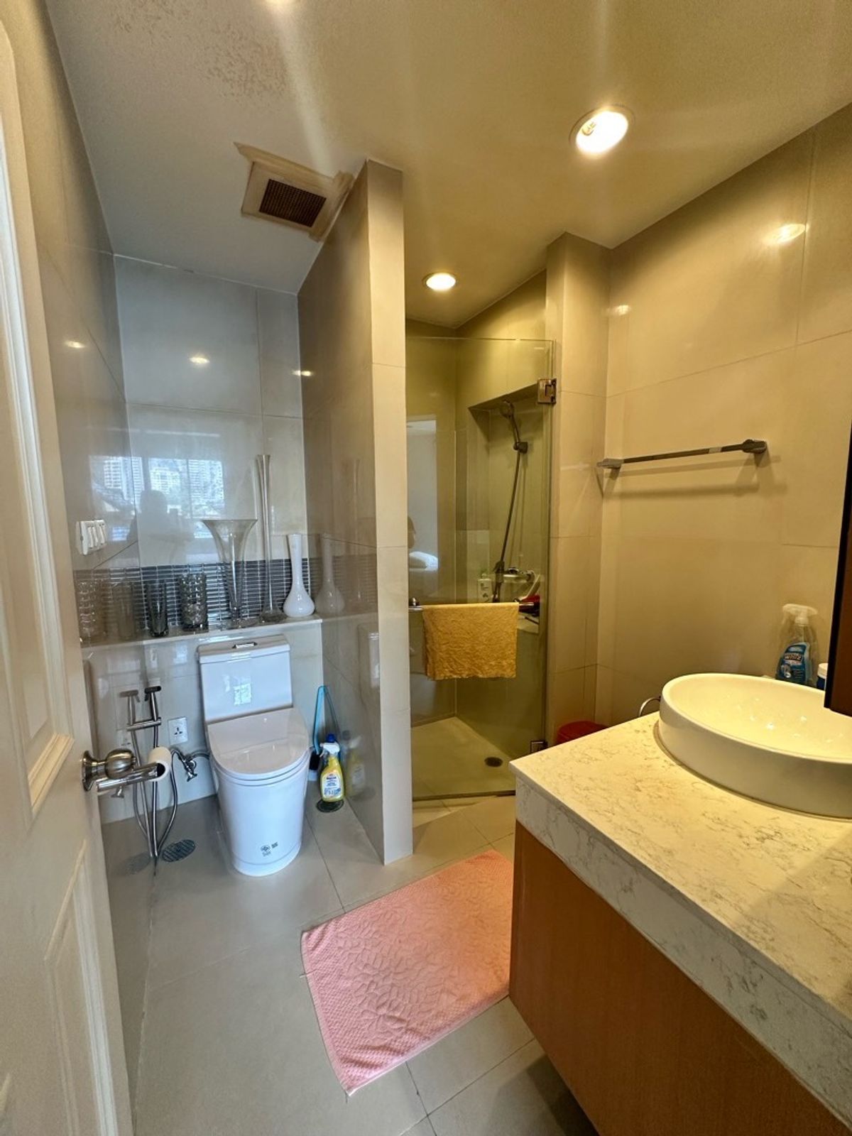 ขายคอนโดสุขุมวิท อโศก ทองหล่อ : ด่วนขายคอนโด 2 ห้องนอน ระเบียงใหญ่ วิวสระ ห้องมุม เงียบสงบเป็นส่วนตัว ยูนิตน้อย