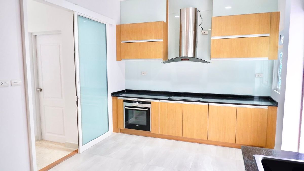 HousePattanakan, Srinakarin : Luxury detached house, Grand Bangkok Boulevard Rama 9 - Srinakarin (Krungthep Kreetha)