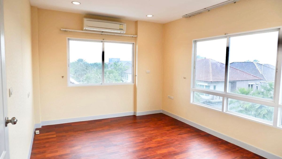 HousePattanakan, Srinakarin : Luxury detached house, Grand Bangkok Boulevard Rama 9 - Srinakarin (Krungthep Kreetha)