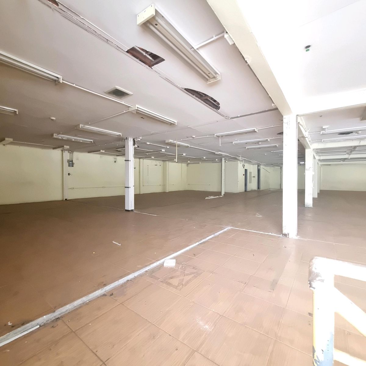 For SaleFactoryRathburana, Suksawat : Old factory for sale in the area of ​​1 rai than Suksawat 30, urgent 40 million.