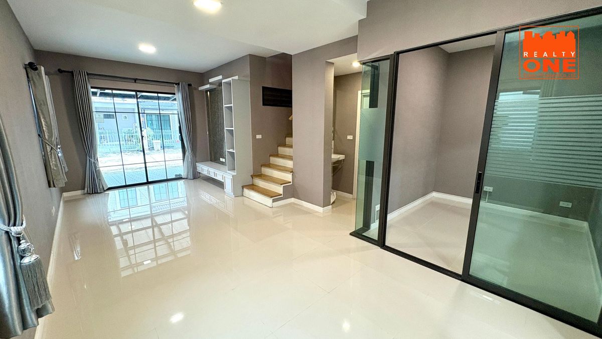 ขายทาวน์โฮมมีนบุรี-ร่มเกล้า : ขายบ้าน พฤกษาวิลล์ กรุงเทพกรีฑา วงแหวน 30.2 ตารางวา หลังมุม 4 ห้องนอน 