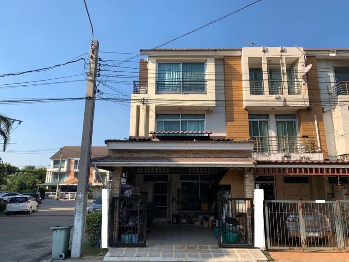 ขายทาวน์โฮมนวมินทร์ รามอินทรา : หลังมุม 24ตรว 3นอน3น้ำ ทาวน์โฮม 3 ชั้น Vista Park วัชรพล 