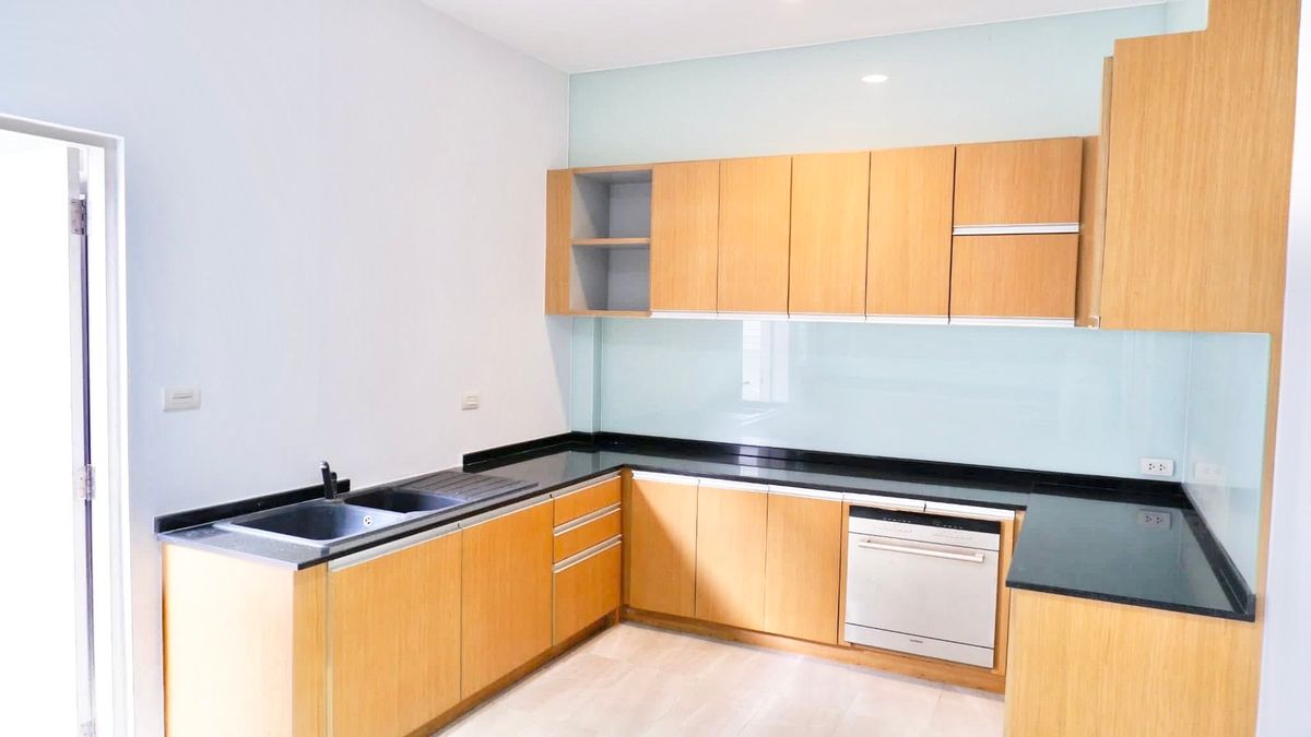 HousePattanakan, Srinakarin : Luxury detached house, Grand Bangkok Boulevard Rama 9 - Srinakarin (Krungthep Kreetha)