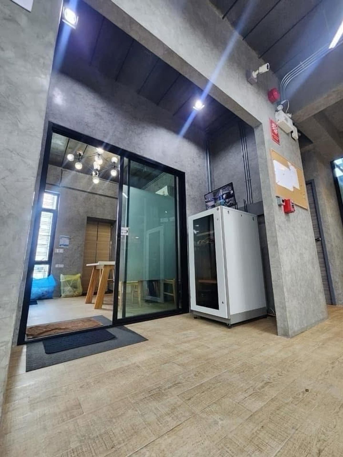 ขายสำนักงานนวมินทร์ รามอินทรา : 📌ขายด่วน ‼️อาคารสำนักงาน 4 ชั้น สุขาภิบาล 5 ขนาด 995 Sq.m (296 Sq.wa) ลดพิเศษเหลือเพียง 39 MB !! ติดต่อ 086-795-9997 จิมมี่