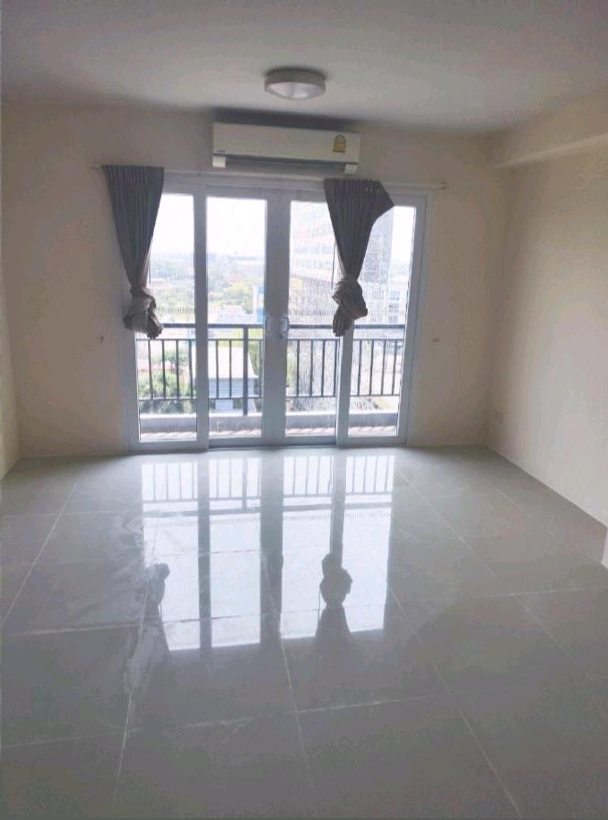 For SaleCondoLadkrabang, Suwannaphum Airport : Sell ​​urgent loss. Condo Park Village Onnut is only 850000 baht.