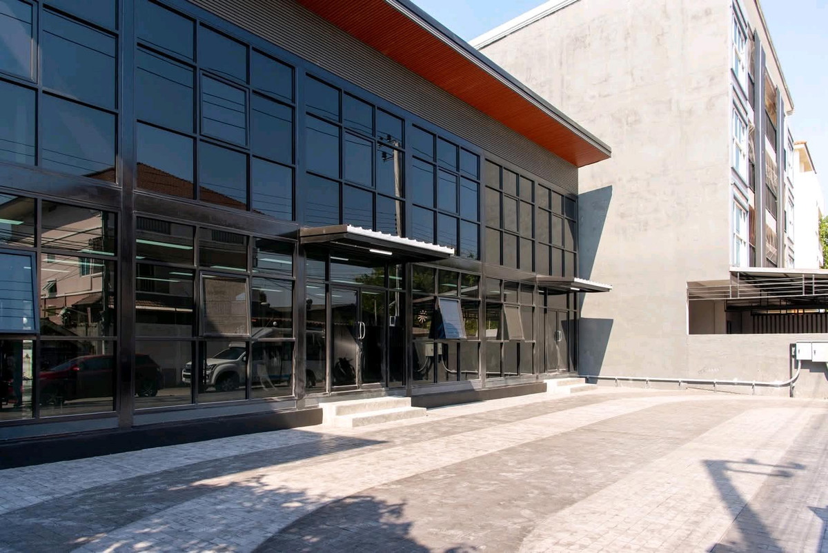 For RentWarehouseOnnut, Udomsuk : 🏢 Rent/sell Office + Warehouse in the heart of Sukhumvit Soi Punnawithi 29