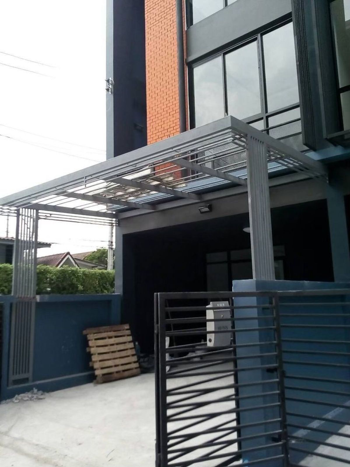 For SaleTownhomeChaengwatana, Muangthong : For Sales House 35 Chaengwattana (back corner) Unit  99/105