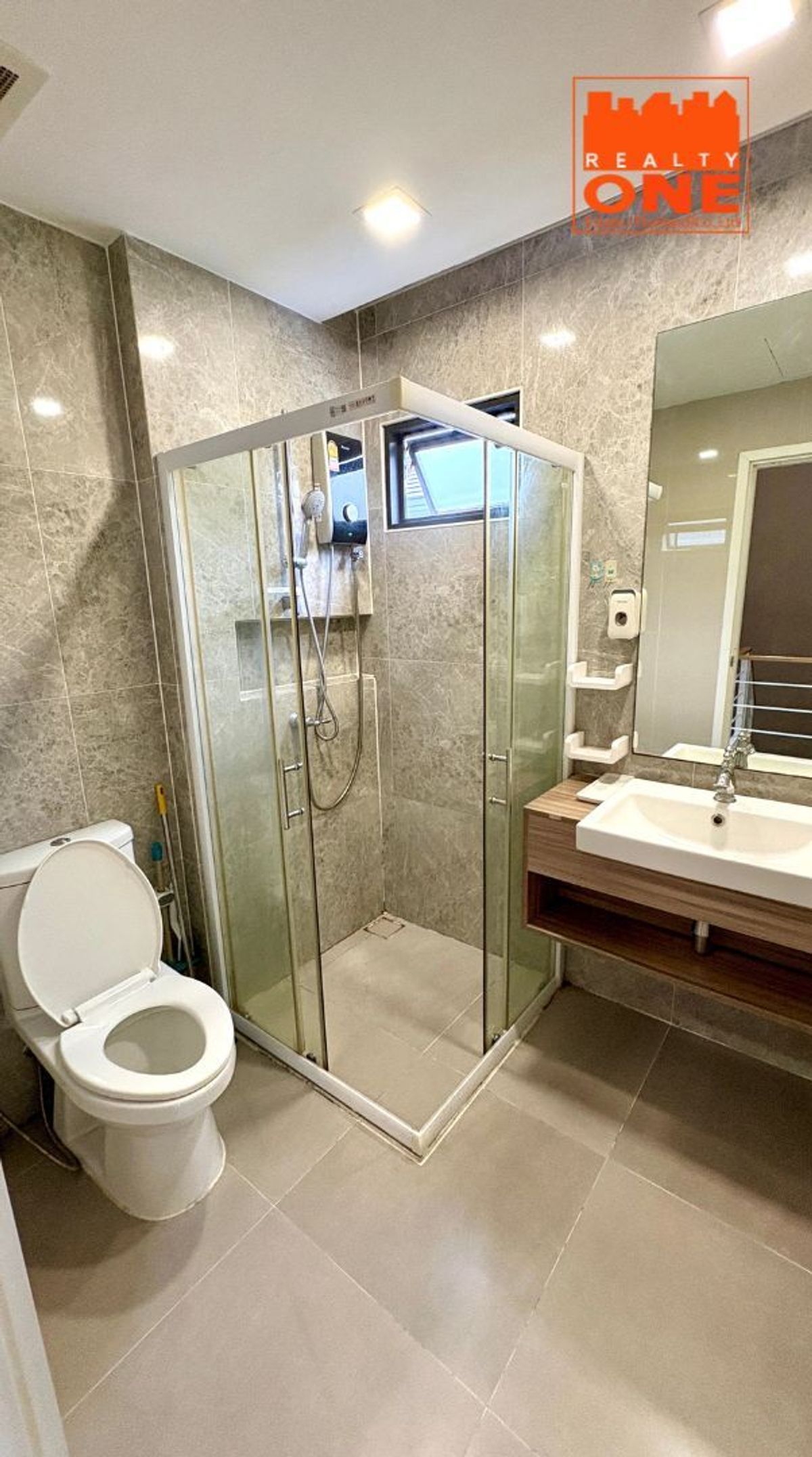 ขายทาวน์โฮมมีนบุรี-ร่มเกล้า : ขายบ้าน พฤกษาวิลล์ กรุงเทพกรีฑา วงแหวน 30.2 ตารางวา หลังมุม 4 ห้องนอน 