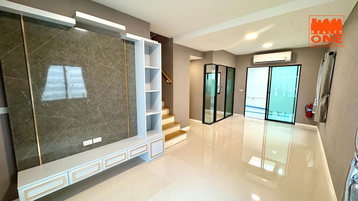 ขายทาวน์โฮมมีนบุรี-ร่มเกล้า : ขายบ้าน พฤกษาวิลล์ กรุงเทพกรีฑา วงแหวน 30.2 ตารางวา หลังมุม 4 ห้องนอน 