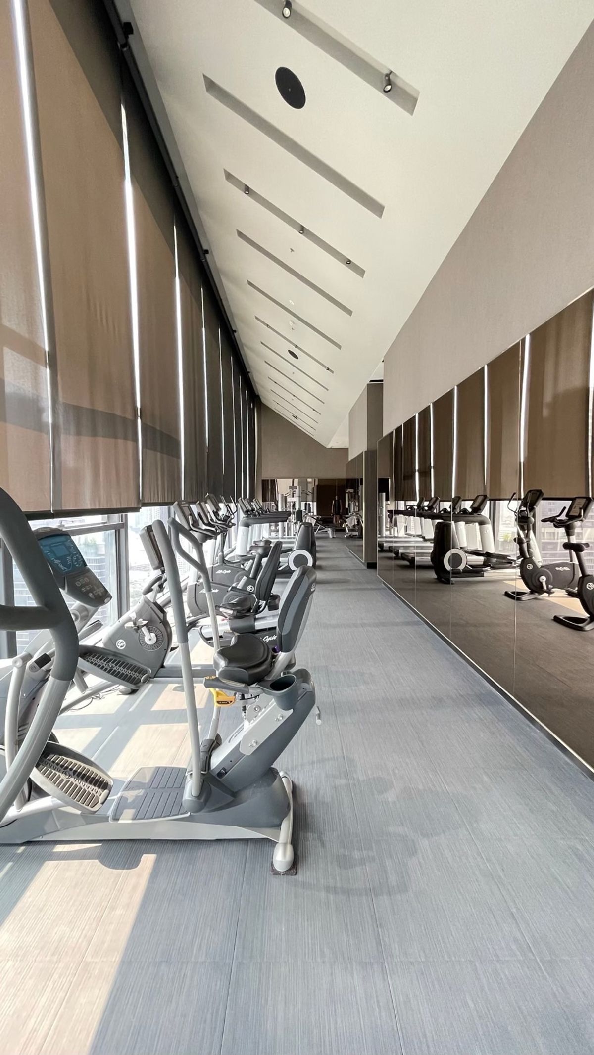 ให้เช่าคอนโดสาทร นราธิวาส : ให้เช่าคอนโด The Diplomat สาทร เฟอร์นิเจอร์ครบ (S03-2131)