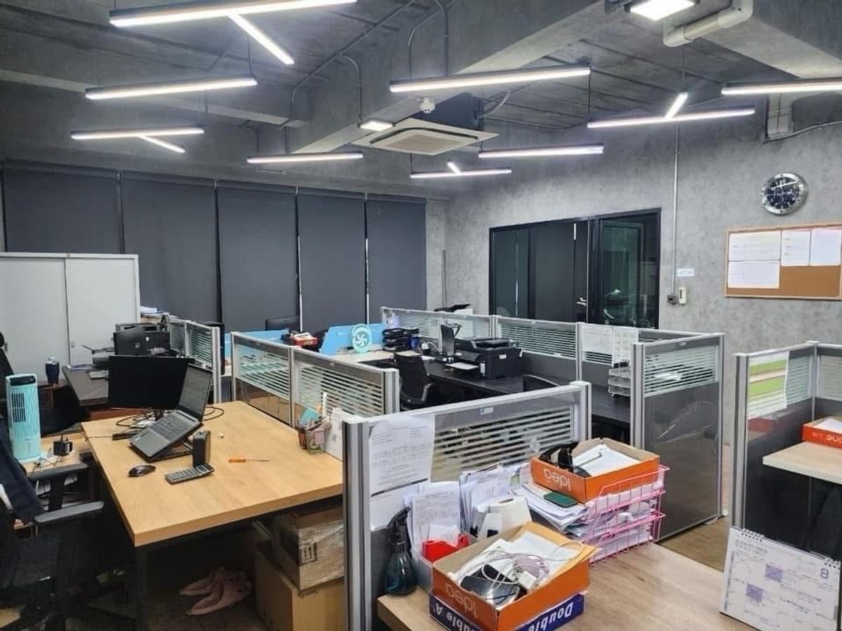 ขายสำนักงานนวมินทร์ รามอินทรา : 📌ขายด่วน ‼️อาคารสำนักงาน 4 ชั้น สุขาภิบาล 5 ขนาด 995 Sq.m (296 Sq.wa) ลดพิเศษเหลือเพียง 39 MB !! ติดต่อ 086-795-9997 จิมมี่